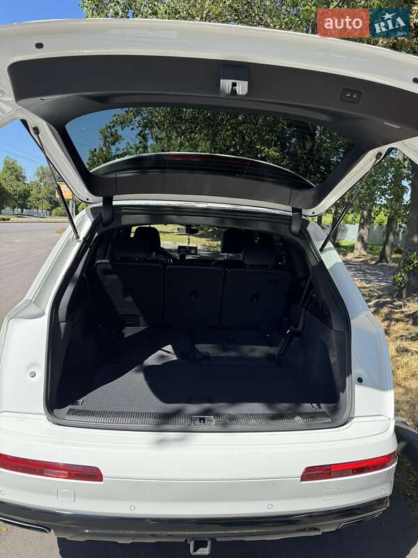 Позашляховик / Кросовер Audi Q7 2016 в Вінниці