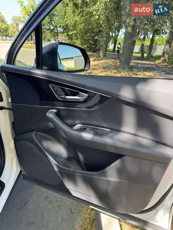 Позашляховик / Кросовер Audi Q7 2016 в Вінниці