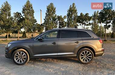 Позашляховик / Кросовер Audi Q7 2019 в 