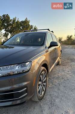 Позашляховик / Кросовер Audi Q7 2019 в 