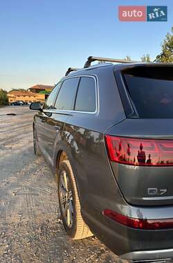 Позашляховик / Кросовер Audi Q7 2019 в 