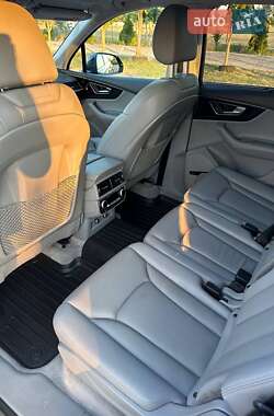 Позашляховик / Кросовер Audi Q7 2019 в 