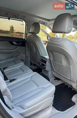 Позашляховик / Кросовер Audi Q7 2019 в 