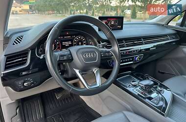Позашляховик / Кросовер Audi Q7 2019 в 