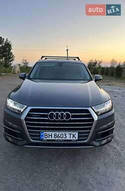 Позашляховик / Кросовер Audi Q7 2019 в 