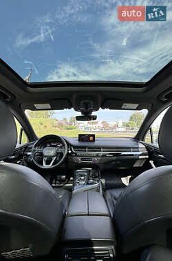 Позашляховик / Кросовер Audi Q7 2016 в 