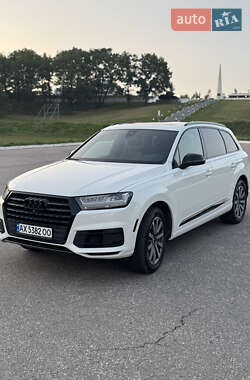 Внедорожник / Кроссовер Audi Q7 2016 в 