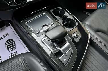 Позашляховик / Кросовер Audi Q7 2017 в 