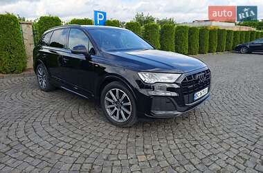 Внедорожник / Кроссовер Audi Q7 2021 в 
