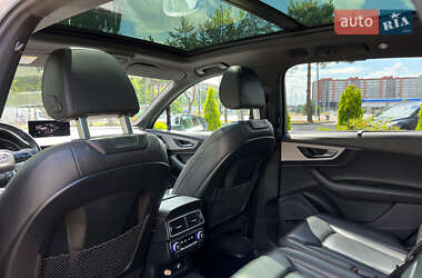 Позашляховик / Кросовер Audi Q7 2018 в 