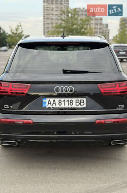 Позашляховик / Кросовер Audi Q7 2017 в 