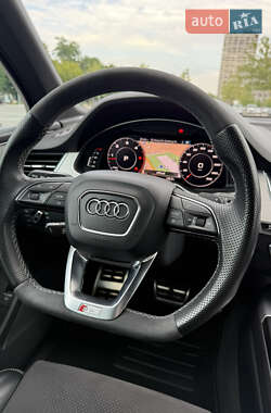 Позашляховик / Кросовер Audi Q7 2017 в 