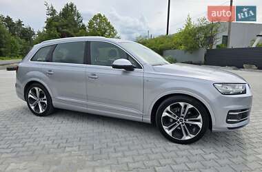 Внедорожник / Кроссовер Audi Q7 2018 в 