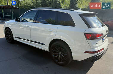 Внедорожник / Кроссовер Audi Q7 2022 в 