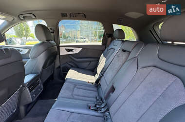 Внедорожник / Кроссовер Audi Q7 2022 в 