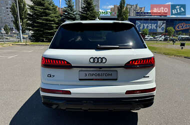 Внедорожник / Кроссовер Audi Q7 2022 в 