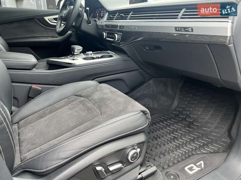 Позашляховик / Кросовер Audi Q7 2018 в Києві