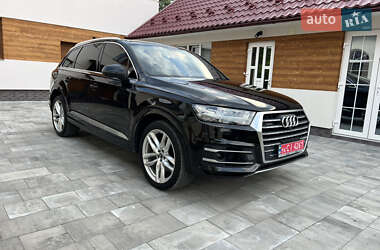 Позашляховик / Кросовер Audi Q7 2018 в 