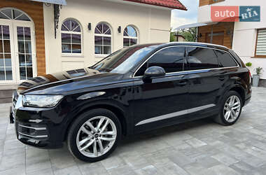 Позашляховик / Кросовер Audi Q7 2018 в 