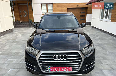 Позашляховик / Кросовер Audi Q7 2018 в 