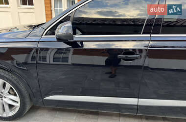 Позашляховик / Кросовер Audi Q7 2018 в 