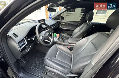 Позашляховик / Кросовер Audi Q7 2018 в 