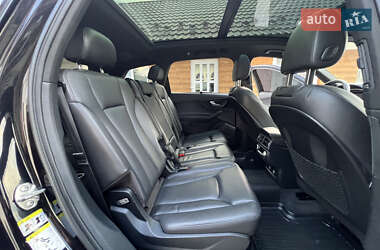 Позашляховик / Кросовер Audi Q7 2018 в 