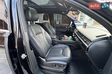 Позашляховик / Кросовер Audi Q7 2018 в 