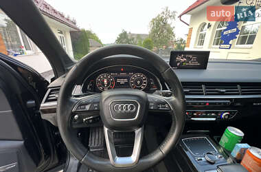 Позашляховик / Кросовер Audi Q7 2018 в 