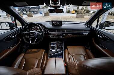 Позашляховик / Кросовер Audi Q7 2017 в 