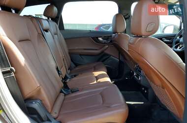 Позашляховик / Кросовер Audi Q7 2018 в 