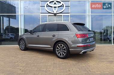 Позашляховик / Кросовер Audi Q7 2016 в 