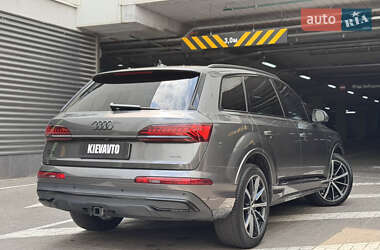 Позашляховик / Кросовер Audi Q7 2020 в 