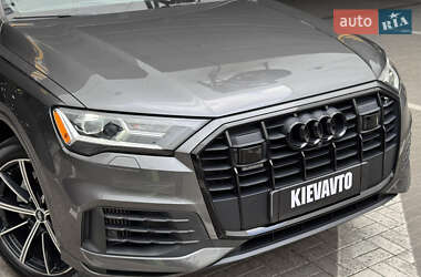 Позашляховик / Кросовер Audi Q7 2020 в 