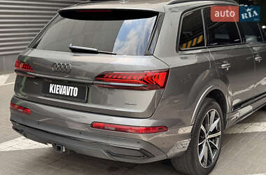 Позашляховик / Кросовер Audi Q7 2020 в 