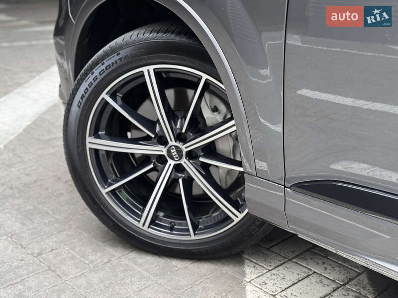 Внедорожник / Кроссовер Audi Q7 2020 в Киеве
