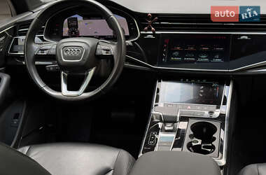 Позашляховик / Кросовер Audi Q7 2020 в 