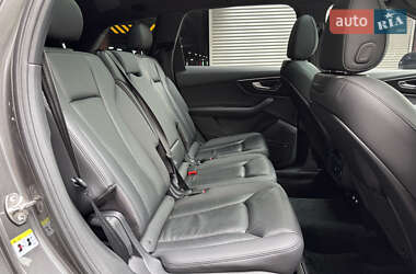Позашляховик / Кросовер Audi Q7 2020 в 