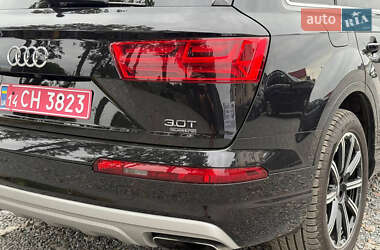 Позашляховик / Кросовер Audi Q7 2017 в 
