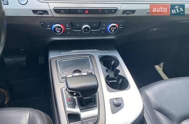 Позашляховик / Кросовер Audi Q7 2015 в 