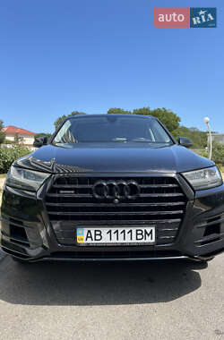 Позашляховик / Кросовер Audi Q7 2017 в 