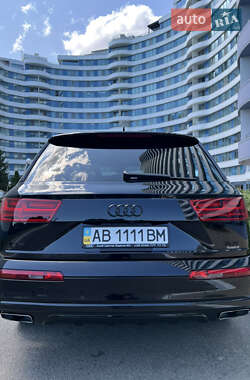 Позашляховик / Кросовер Audi Q7 2017 в 