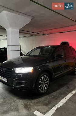 Позашляховик / Кросовер Audi Q7 2017 в 