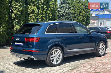 Позашляховик / Кросовер Audi Q7 2018 в 