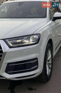 Позашляховик / Кросовер Audi Q7 2017 в 