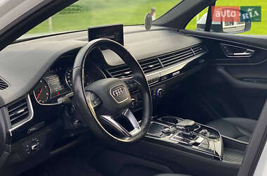 Позашляховик / Кросовер Audi Q7 2017 в 