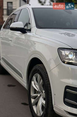 Позашляховик / Кросовер Audi Q7 2017 в 