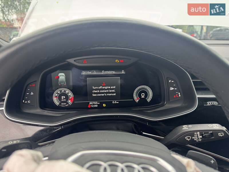 Позашляховик / Кросовер Audi Q7 2021 в 
