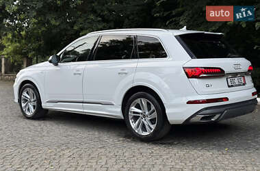 Позашляховик / Кросовер Audi Q7 2022 в 