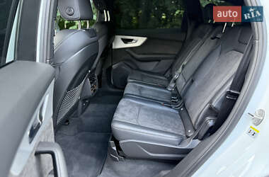 Позашляховик / Кросовер Audi Q7 2022 в 